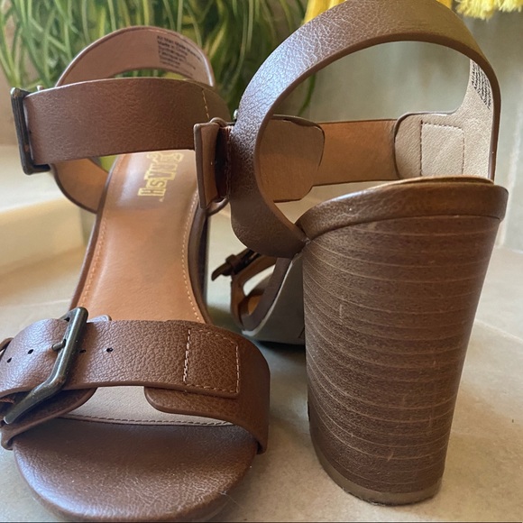 Ladies heeled sandals in size 7.5 - Picture 3 of 5